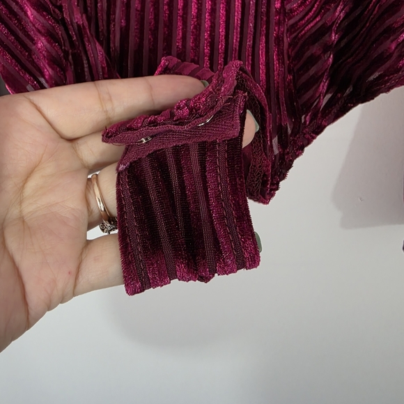 Lulu's Always Alluring Burgundy Striped Velvet Cutout Long Sleeve Top Sz XS NWT - Picture 7 of 12